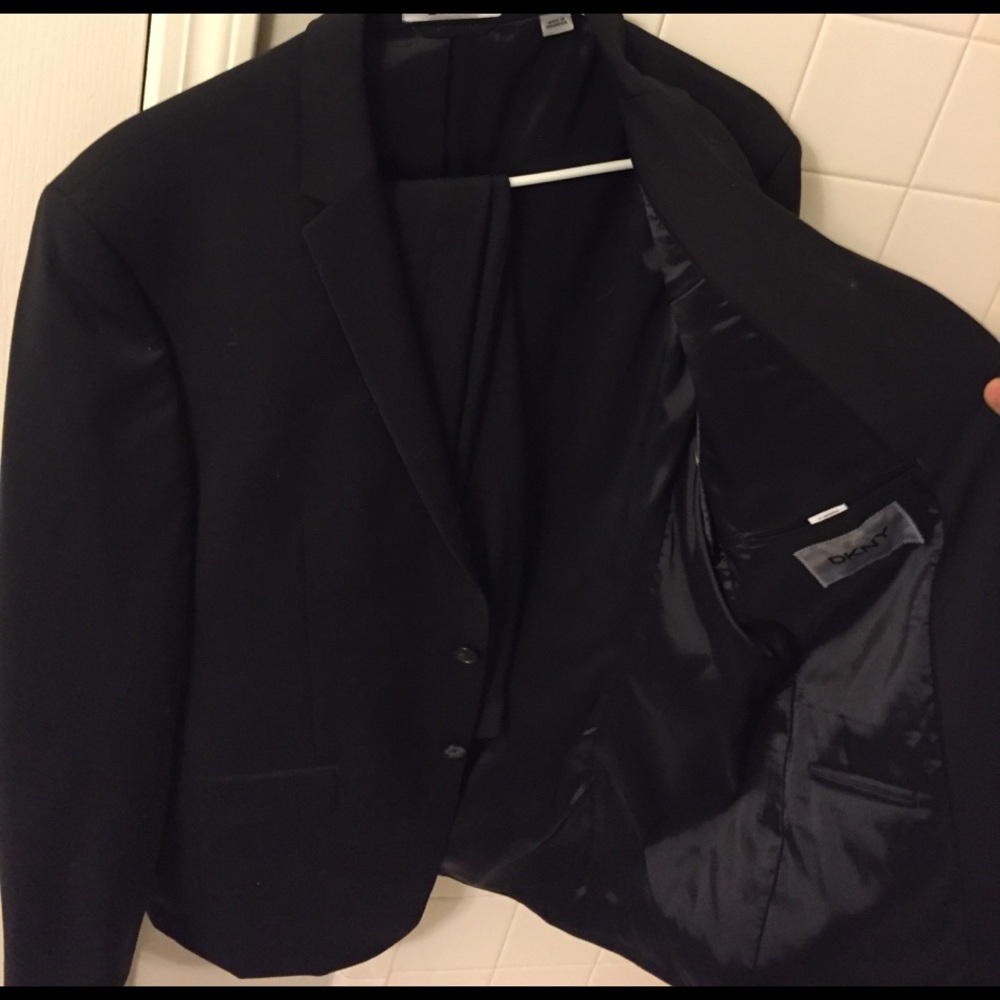 Men's DKNY Suit (no alterations made) - Picture 2 of 4