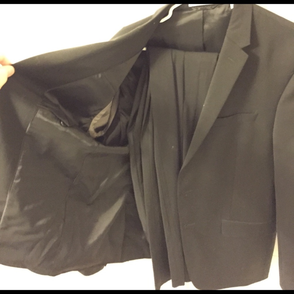 Men's DKNY Suit (no alterations made) - Picture 3 of 4