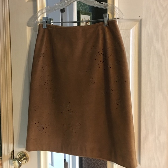 Ann Taylor 💯 % swede tan skirt