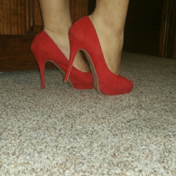 Red heels - Picture 2 of 2