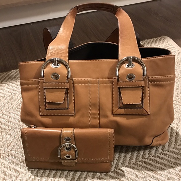 Coach tan shoulder bag with matching wallet