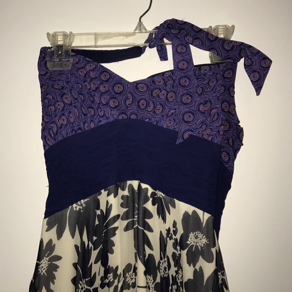 Flowy Halter Dress - Picture 2 of 4