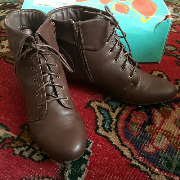 Yuu Brown Zip Up Ankle Boot Women's 7.5