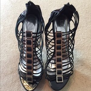 Black strappy platform high heels women's sz10