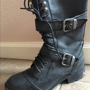 Combat boots