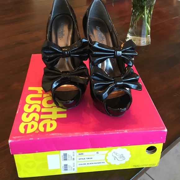 Charlotte Russe-Black double bow Cute heels NWT