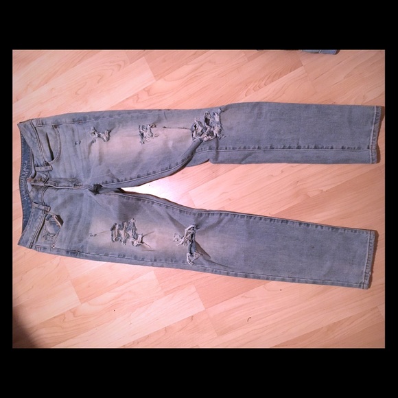 Lightly ripped AE Jeans