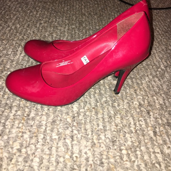 Heels - Picture 2 of 3