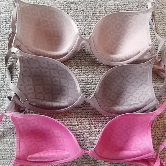 Victoria's Secret Biofit, 32D - Picture 2 of 3