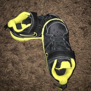 Boys 7c Nike Shoes
