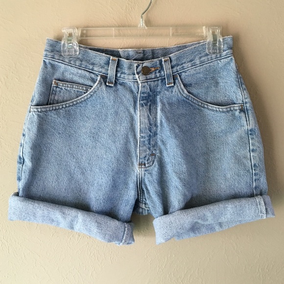 Vintage high waisted Wrangler shorts - Picture 2 of 4