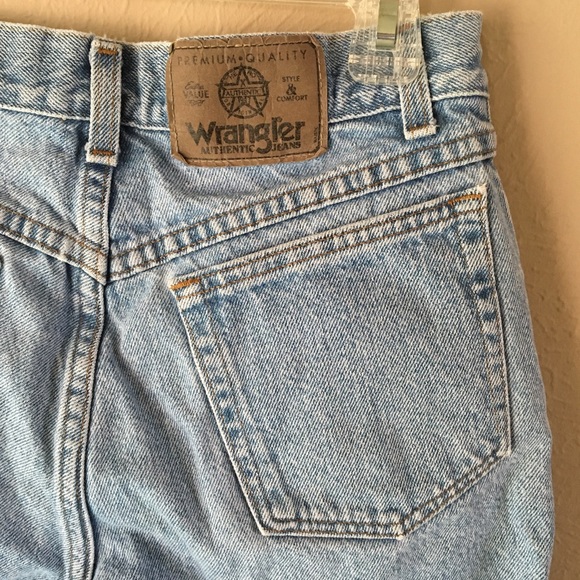 Vintage high waisted Wrangler shorts - Picture 3 of 4