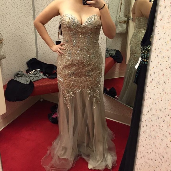 🎉Prom Dress🎉 - Picture 2 of 3