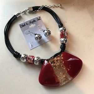 Red unique necklace with earrings