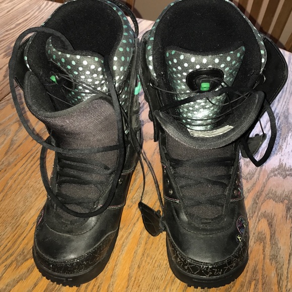 Women's snowboard boots size 9