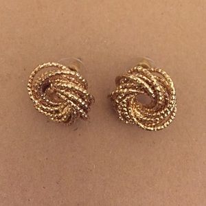 Gold earrings.