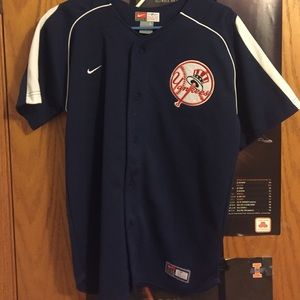 Yankees Derek Jeter Button Up Jersey!