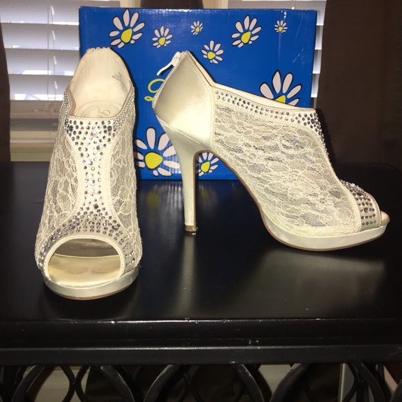 Ivory lace heels with silver jewels size 8