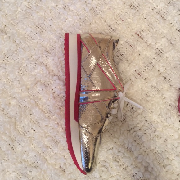 Super cute Jimmy Choo sneaker!! - Picture 3 of 4