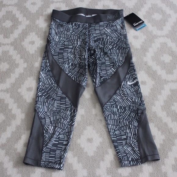 Nike Pants - NIKE Pro Hypercool Womens Training Capris • Women