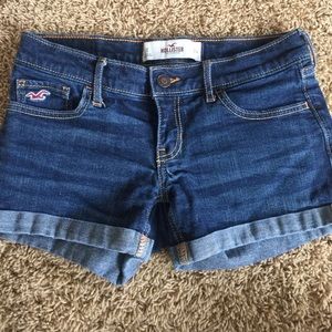 Hollister stretch denim short 24