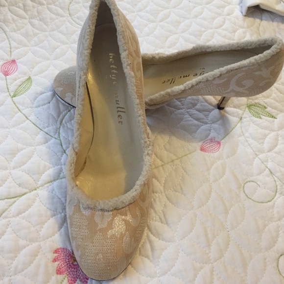 Bettye Muller Pumps View 2