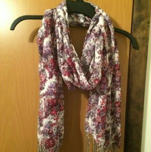 Floral scarf w/tassels