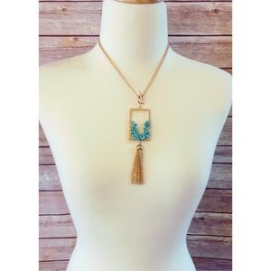 ⚡️FLASH SALE⚡️Framed Turquoise Bead Necklace Se
