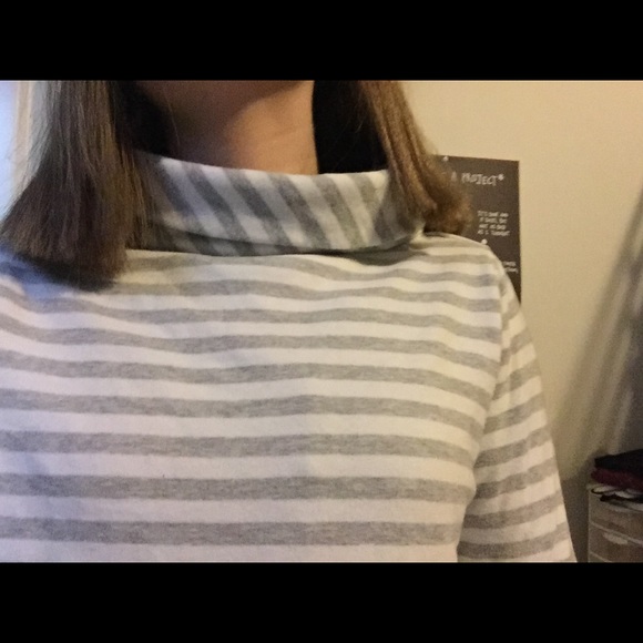 Vineyard Vines cowl neck striped pullover - Picture 3 of 3