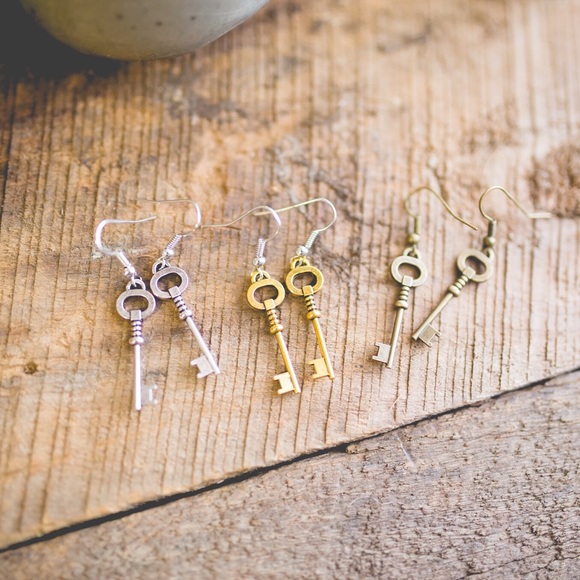 🔴4 for $20🔴Skeleton Key Dangle Earrings
