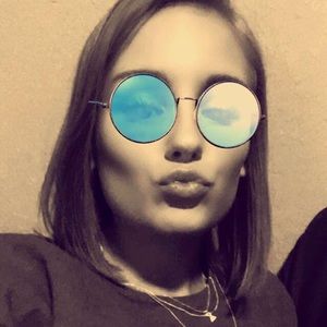 Meet your Posher, Hailey