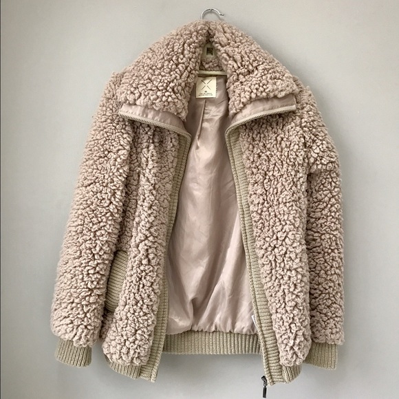 Urban Outfitters Jackets & Blazers - UO Teddy Coat 🐻