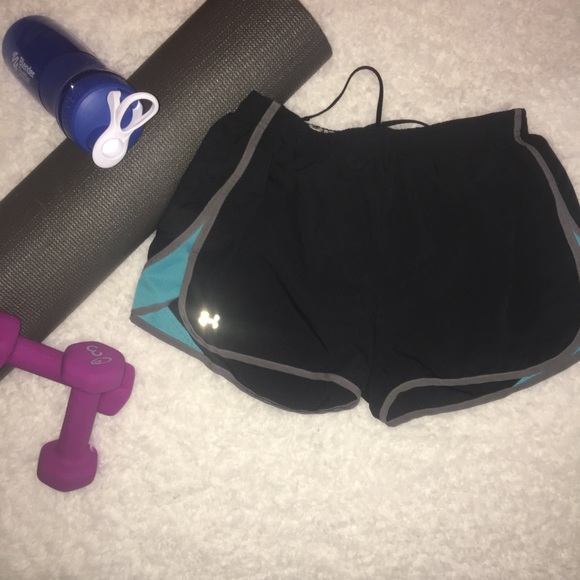 Under Armour Pants - 🎉Final Price🎉Women's UA Running Shorts