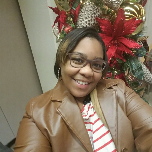 Meet your Posher, Amberial - Picture 1 of 1