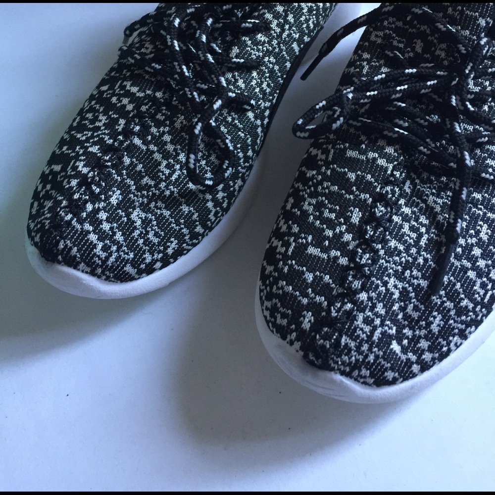 🆕KIRBY comfy shoes - BLACK - Picture 3 of 3