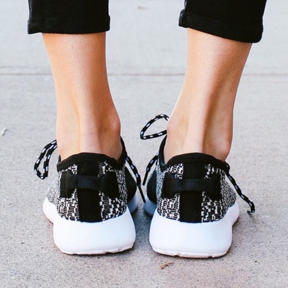 🆕KIRBY comfy shoes - BLACK - Picture 2 of 3