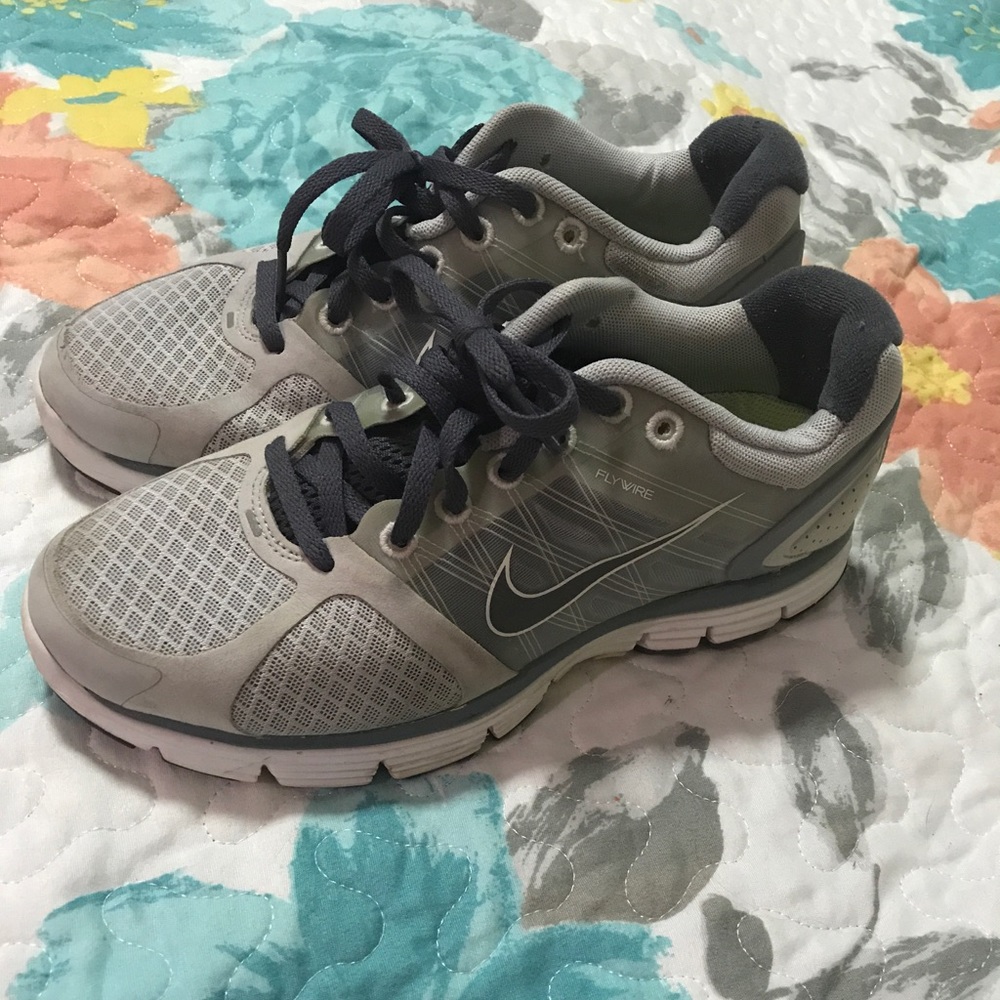 ✨SALE✨Gray Nike Shoes