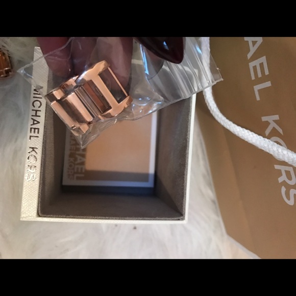 Brand New Michael Kors Watch Rose Gold - Picture 3 of 4