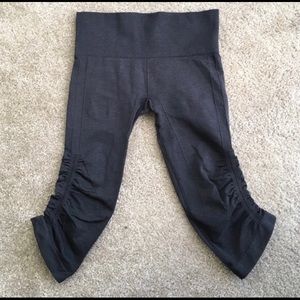Lululemon Mid-Calf Legging Charcoal Grey 4