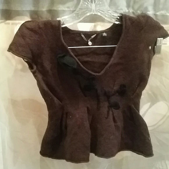 Burgundy knitted and knotted pleated top