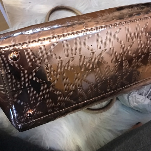 **SOLD**Rose Gold Michael Kors MK Handbag Purse - Picture 2 of 4