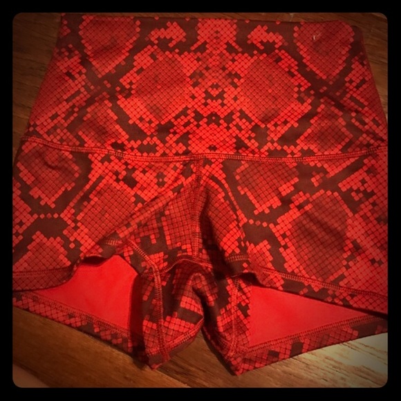 Like New Lululemon Boogie Short Red Snake Print 6.