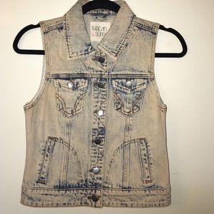 Light denim wash button up vest