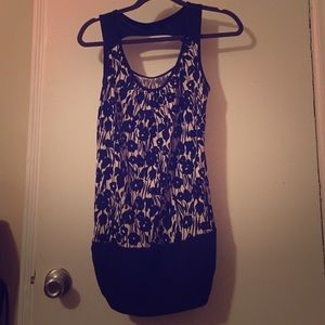 black and white floral top