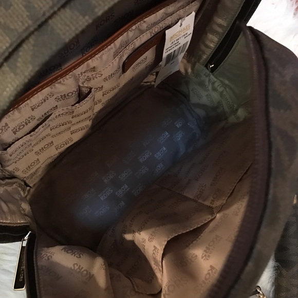 *Sold*Michael Kors Backpack Signature Design - Picture 3 of 4