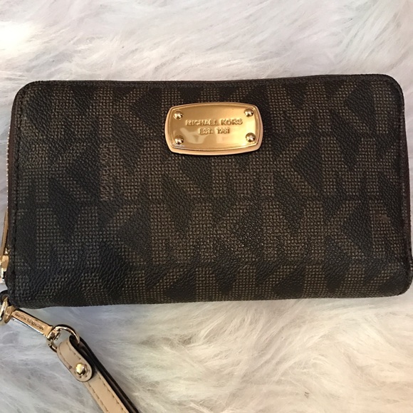 SOLD Michael Kors Signature Wallet Brown - Picture 1 of 4
