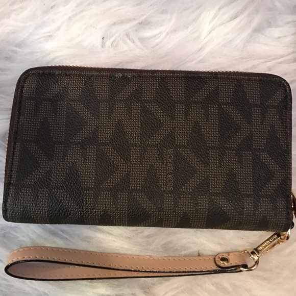 SOLD Michael Kors Signature Wallet Brown - Picture 2 of 4