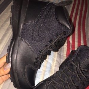 Nike acg boots sizs 5 grade school