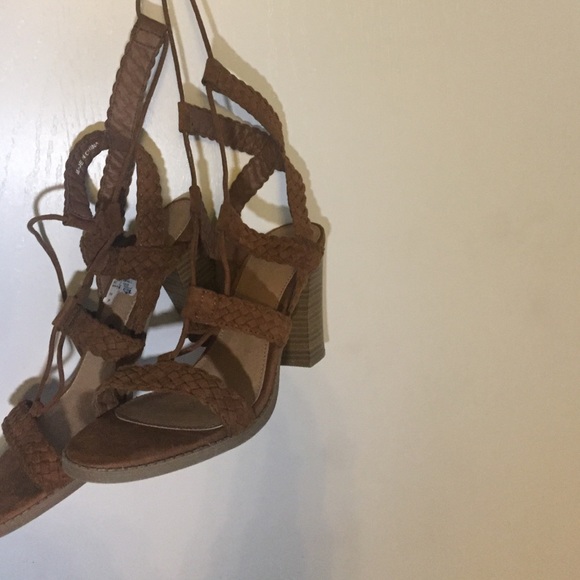 Report Camel colored heels (NEVER WORN)