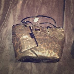 NEVER USED Nine West purse and matching wristlet
